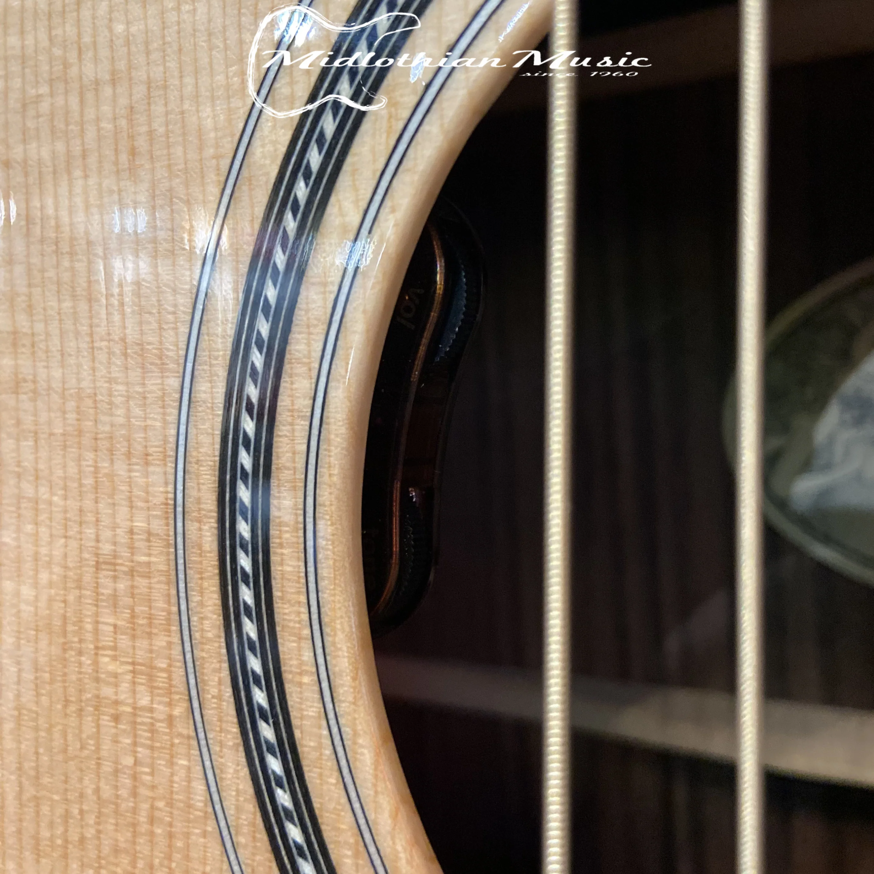 Larrivee OM-44-R - Acoustic/Electric Guitar Rosewood & Bear Claw Spruce Top w/Element VTC Pickup & Case (136642) - Image 11